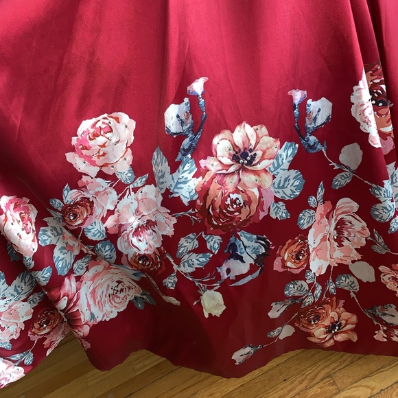 Blush dress- Red v-neck floral prom dress - Picture 4 of 7